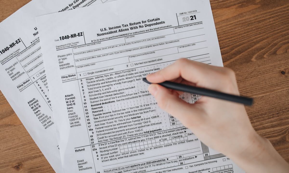 確定申告書と電卓